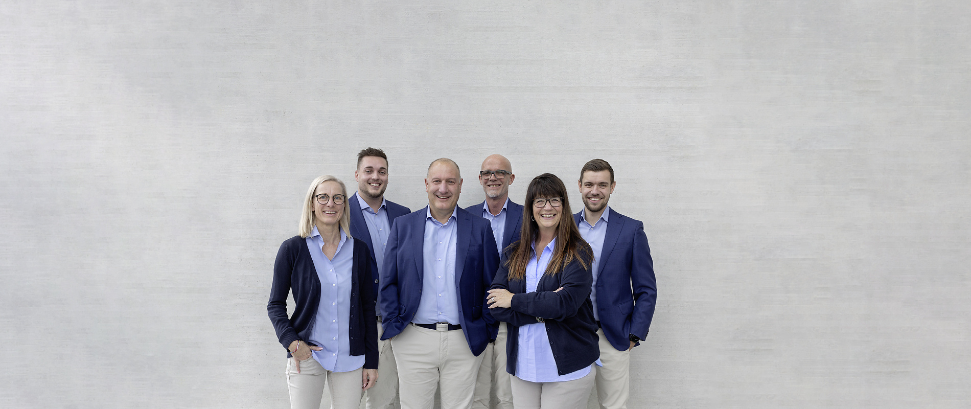 Teamfoto 1900x800 01